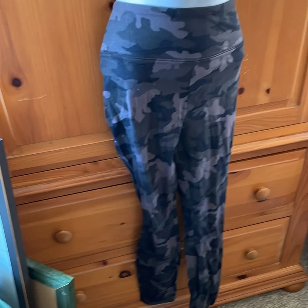 Black Camo Leggings 🖤🩶 - Picture 10 of 13